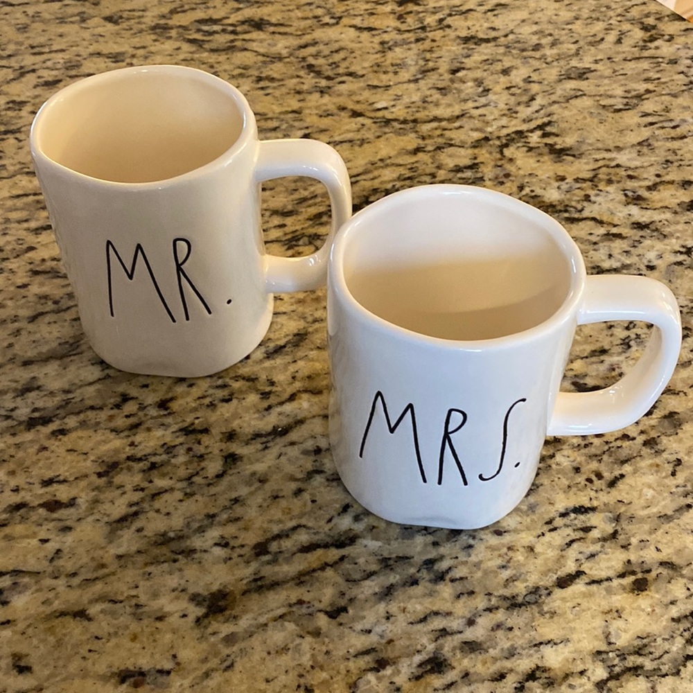 Rae Dunn mug set
